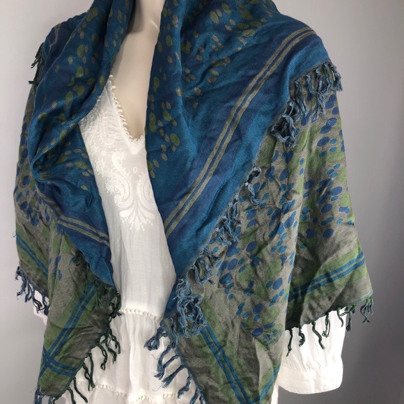 Esprit Accessories - ESPIRIT EDC square/reversible scarf with fringe